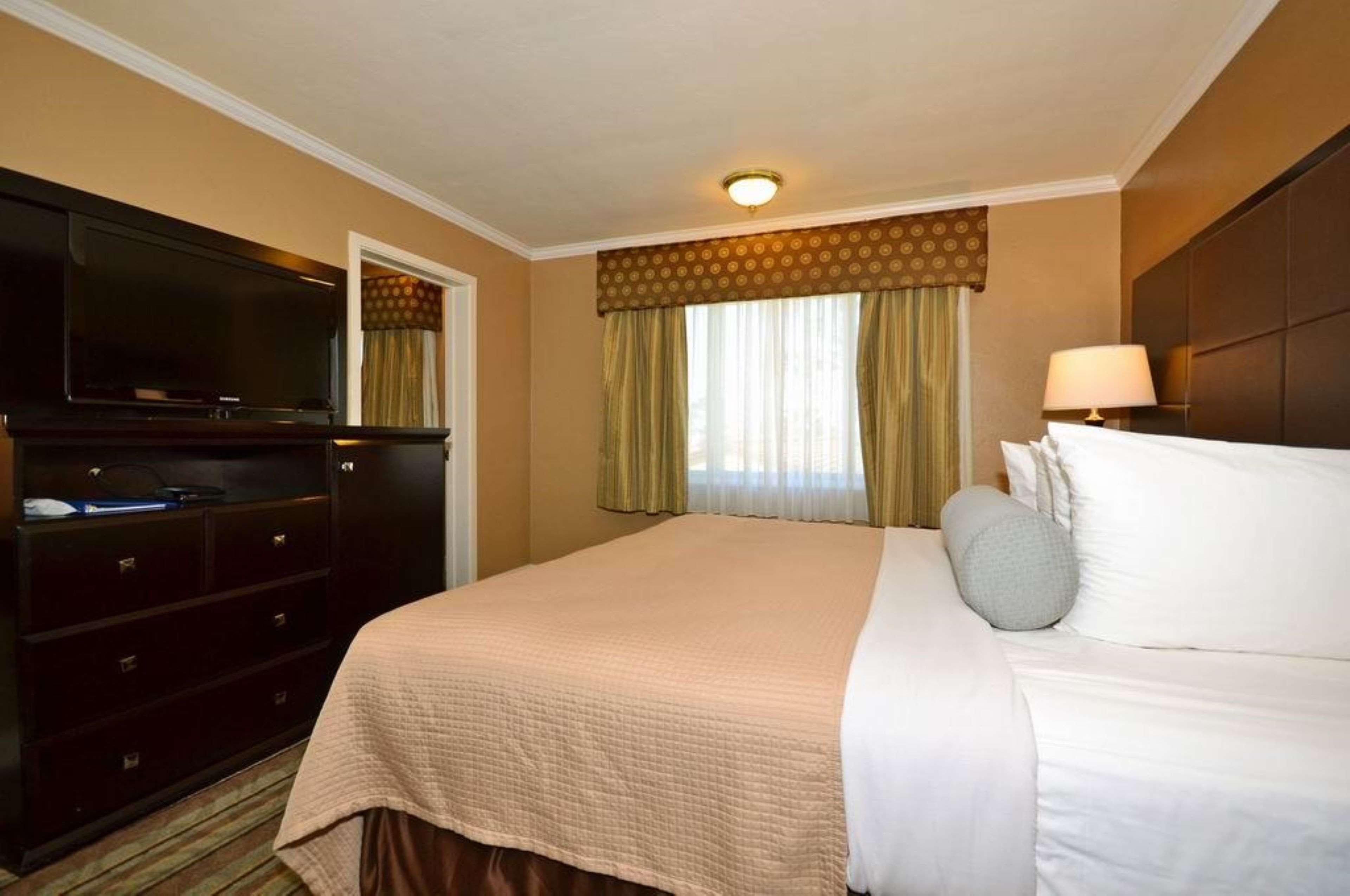 Best Western Carmel'S Town House Lodge Zewnętrze zdjęcie
