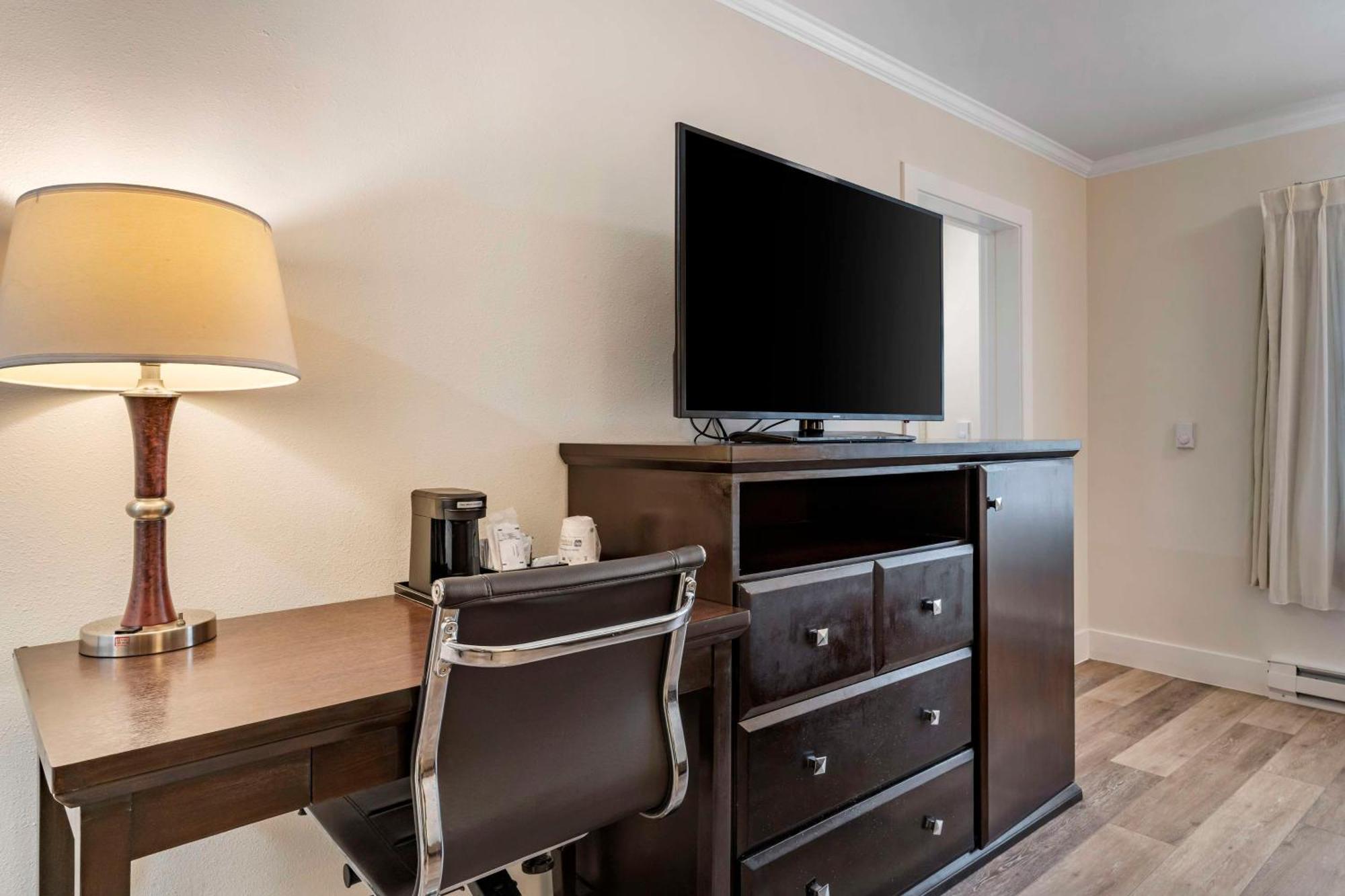 Best Western Carmel'S Town House Lodge Zewnętrze zdjęcie