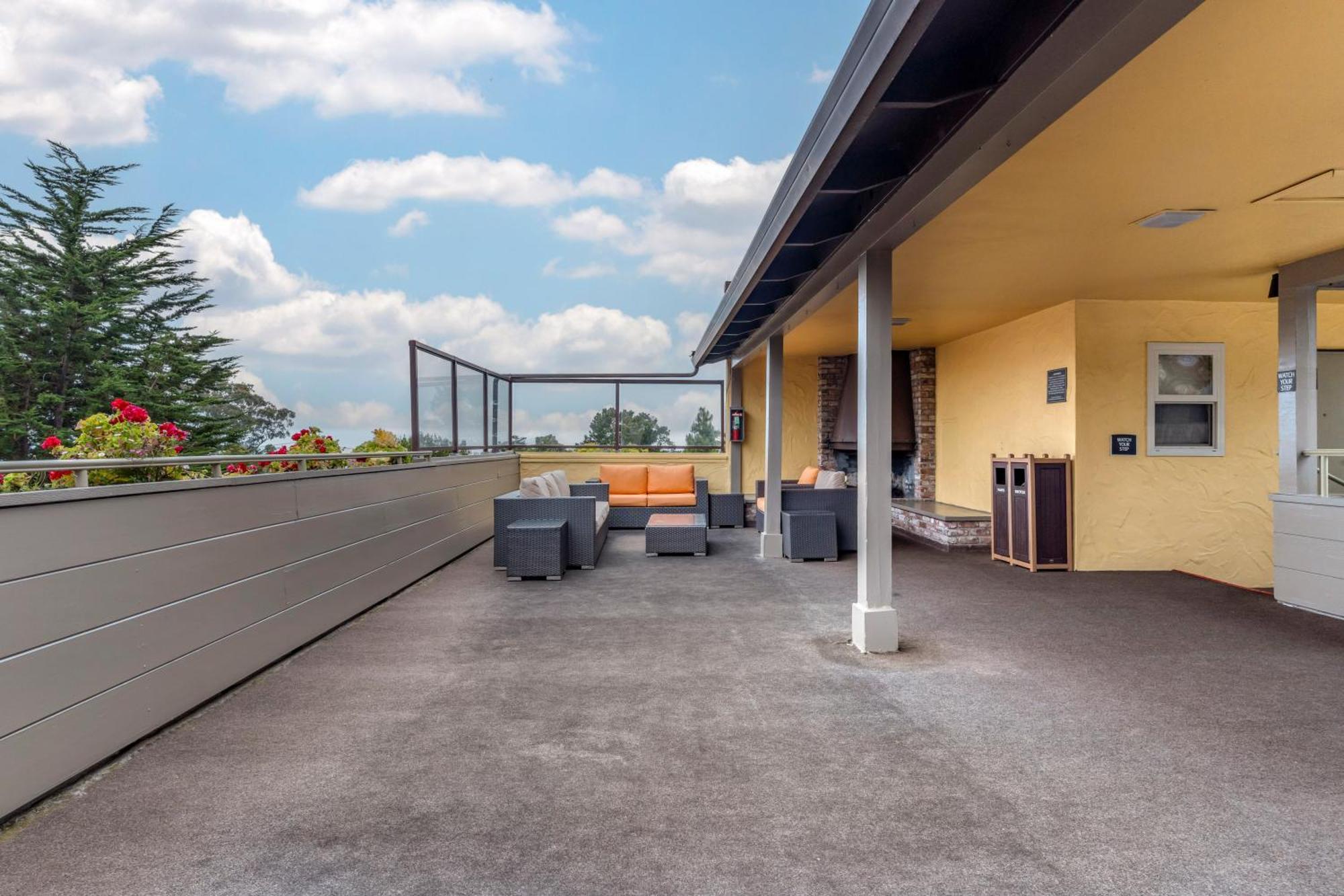 Best Western Carmel'S Town House Lodge Zewnętrze zdjęcie