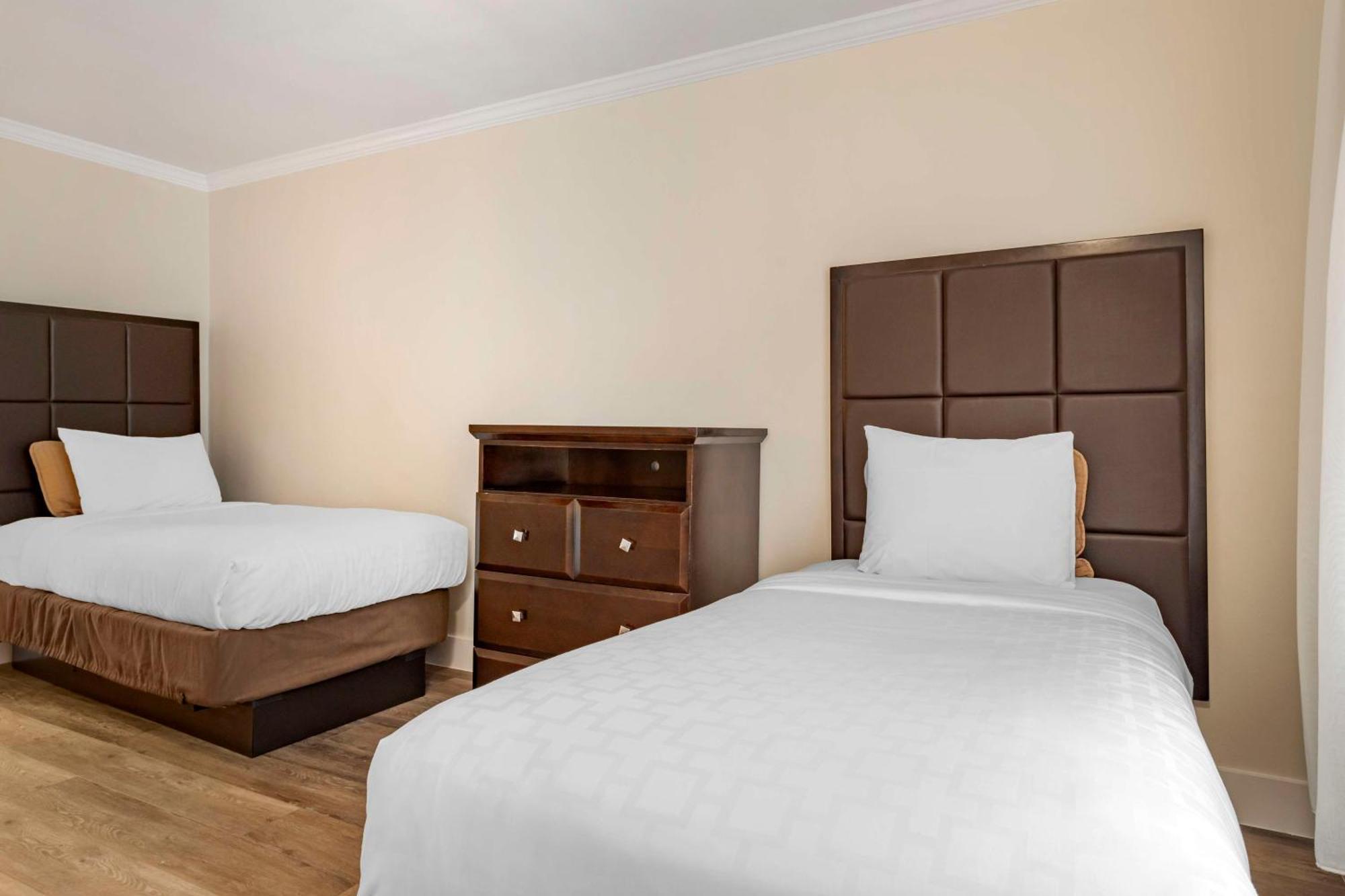 Best Western Carmel'S Town House Lodge Zewnętrze zdjęcie