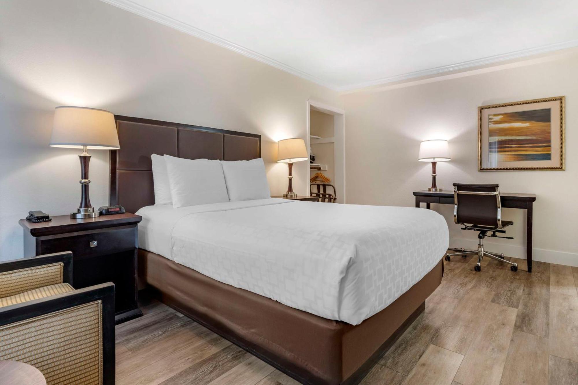 Best Western Carmel'S Town House Lodge Zewnętrze zdjęcie